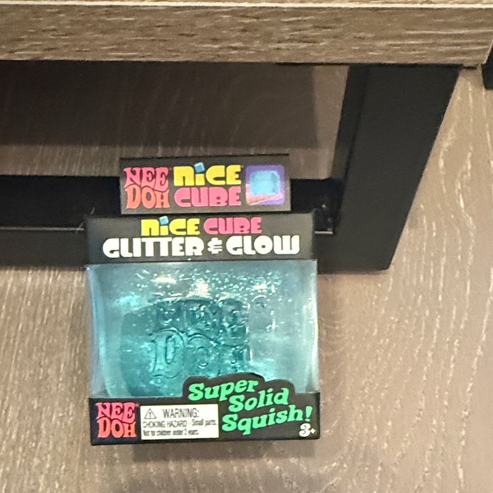 Nice Cube Glitter & Glow Super Solid Squish - Blue - Picture 2 of 6